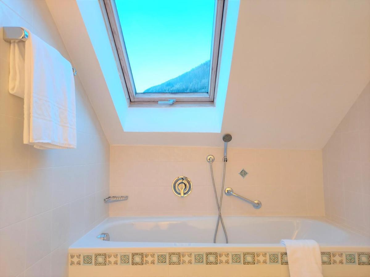 Residence Zum Theater Colle Isarco Bagian luar foto