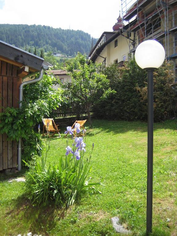 Residence Zum Theater Colle Isarco Bagian luar foto