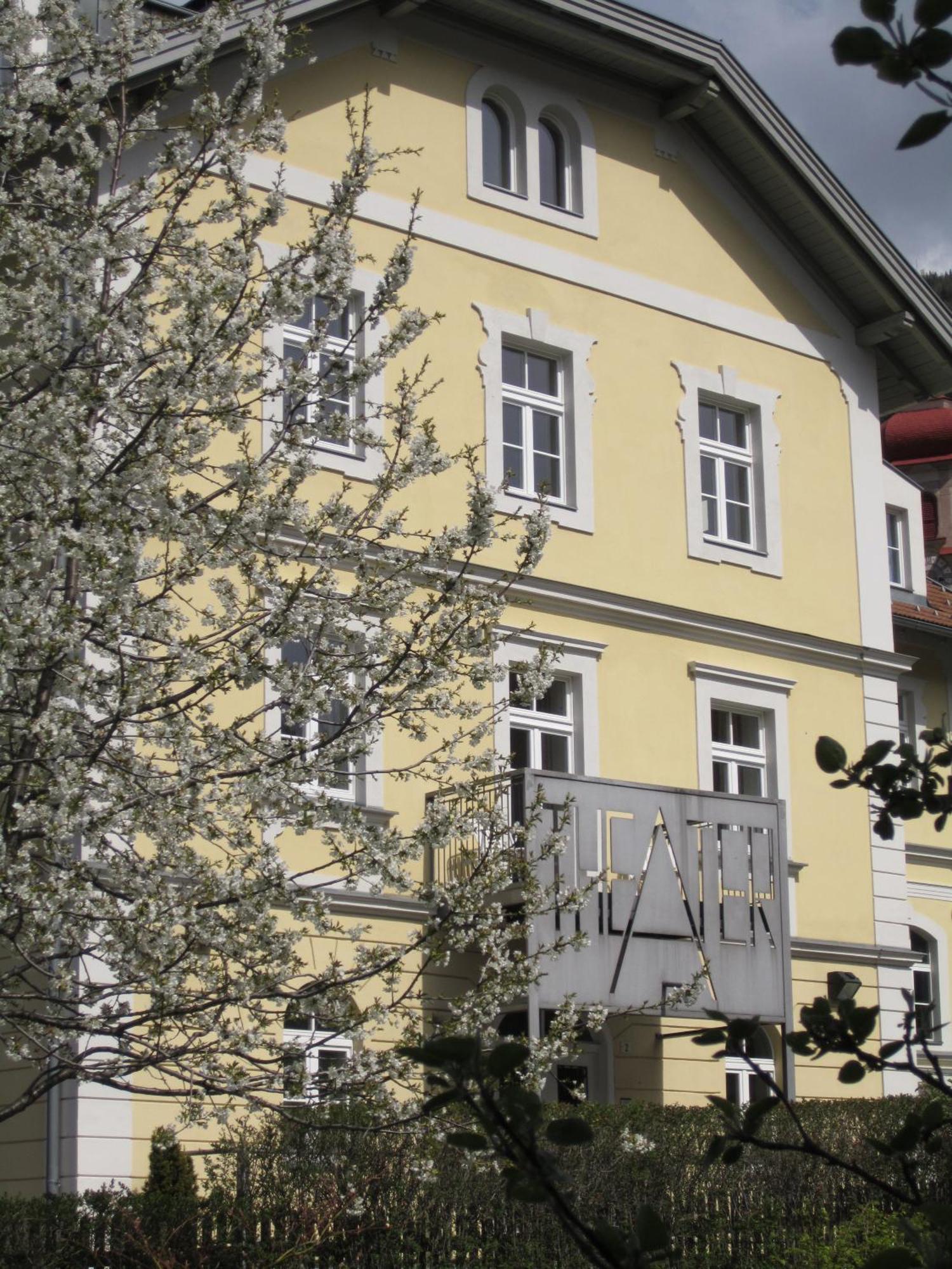 Residence Zum Theater Colle Isarco Bagian luar foto
