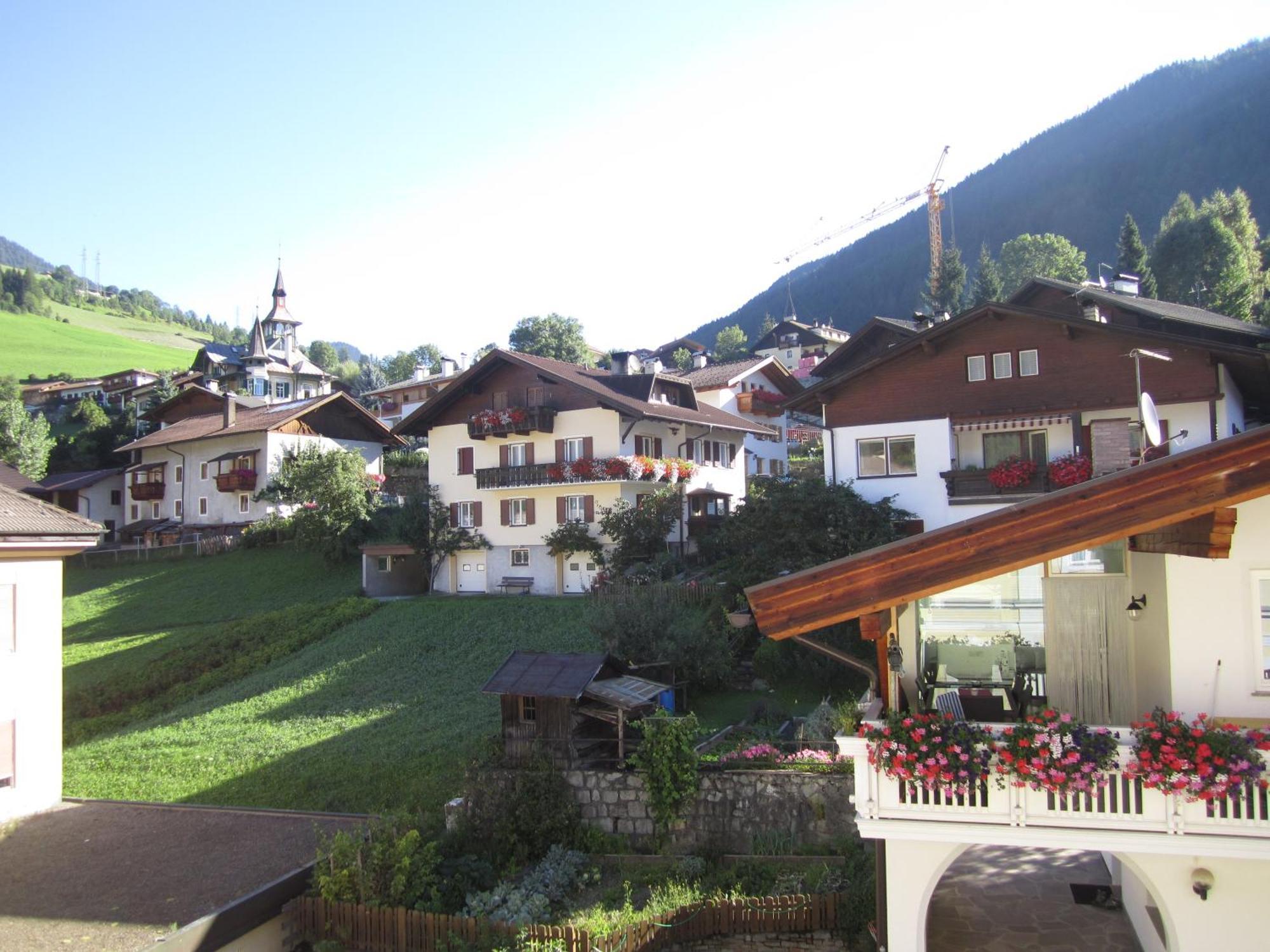 Residence Zum Theater Colle Isarco Bagian luar foto
