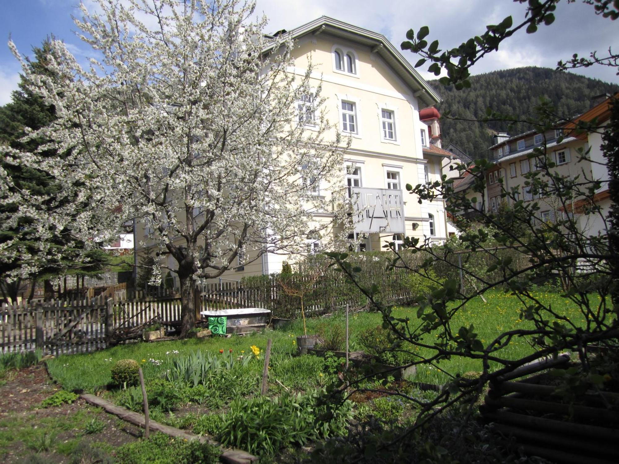Residence Zum Theater Colle Isarco Bagian luar foto