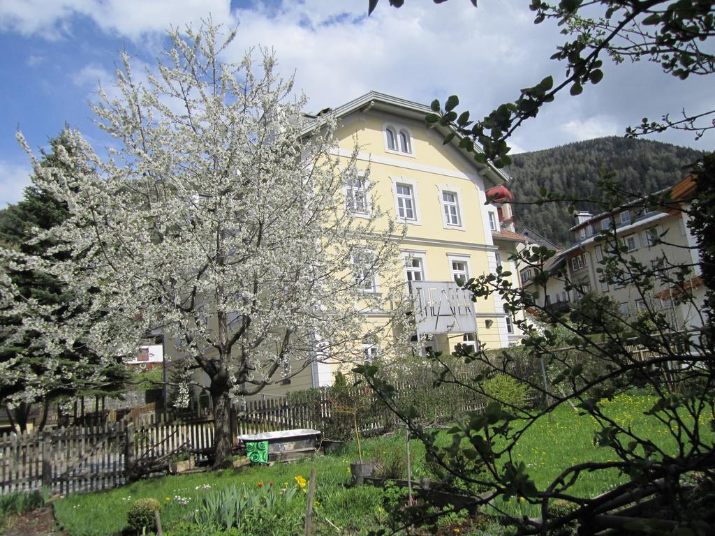 Residence Zum Theater Colle Isarco Bagian luar foto