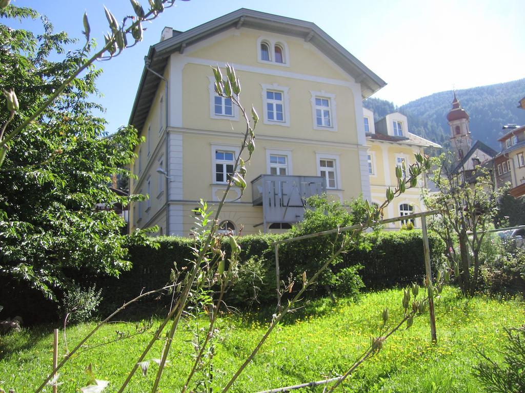 Residence Zum Theater Colle Isarco Bagian luar foto